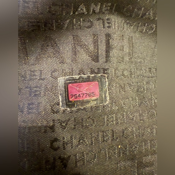 CHANEL Black Leather with Chunky Gold Chain Shoulder Bag - Full Inculsion - Picture 13 of 13